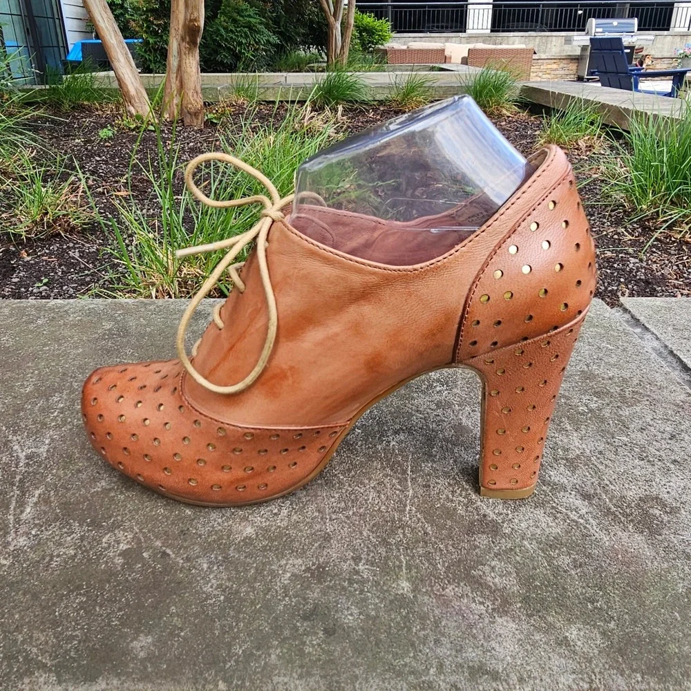 Miz Mooz Oxford Heels Womens 9 Tan‎ Leather Perforated Lace Up Block Heel Bootie